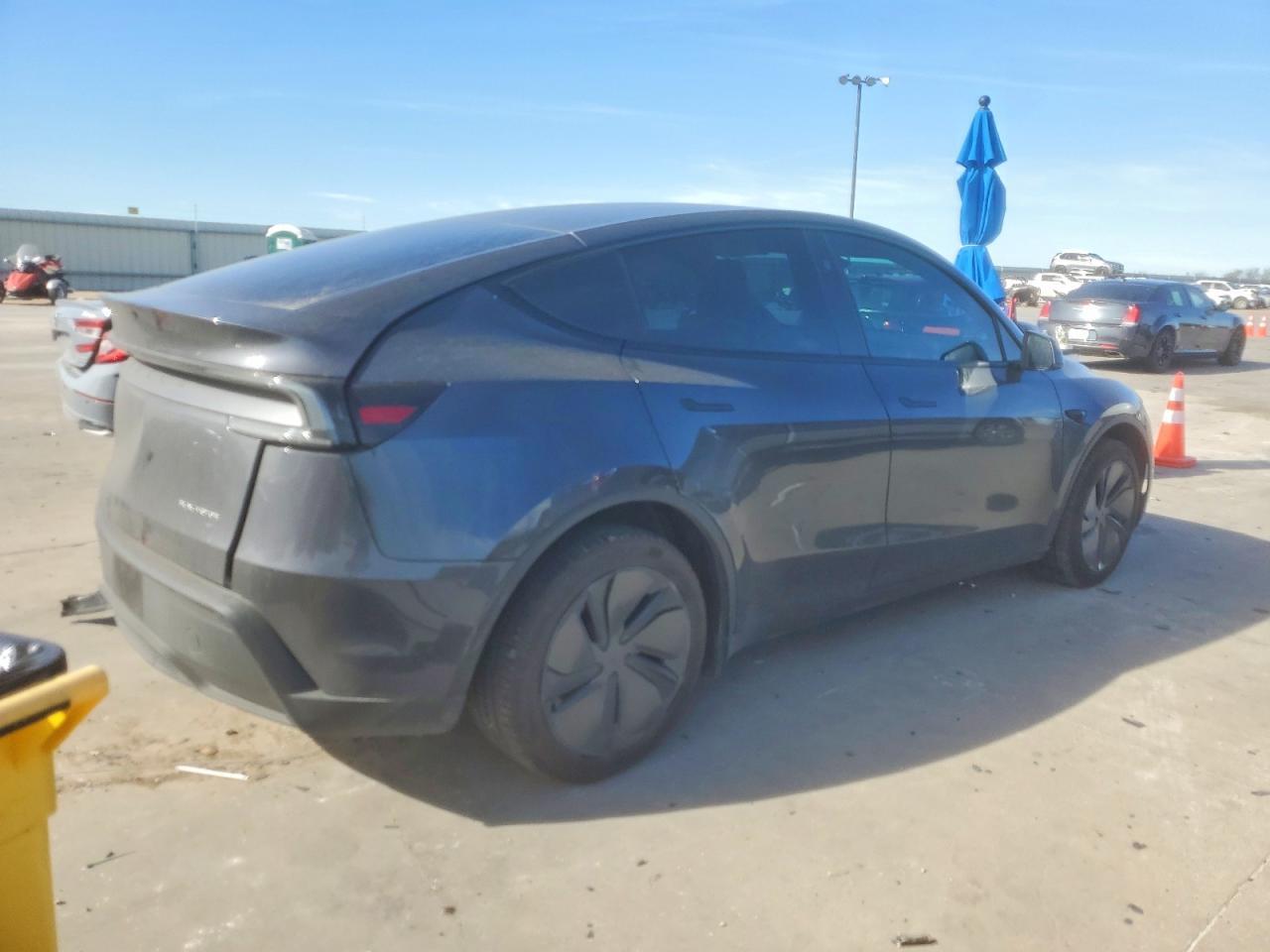 2026 Tesla Model Y - Фото 3