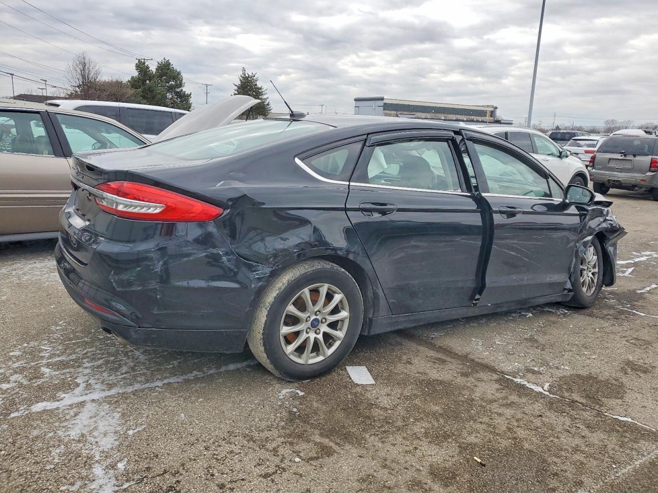 2017 Ford Fusion S - Фото 3