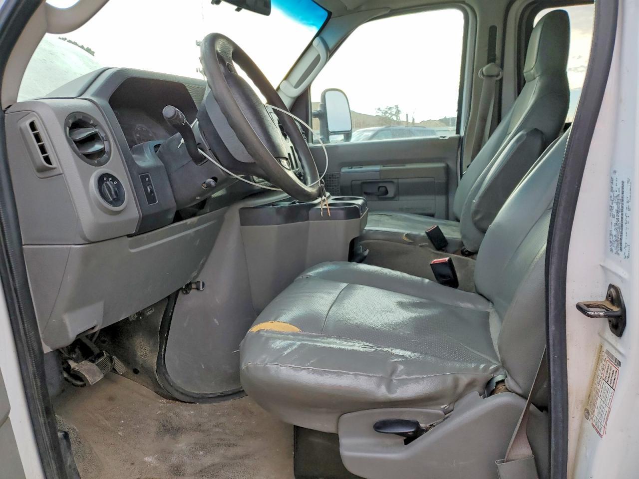 2010 Ford Econoline E250 Van - Image 7