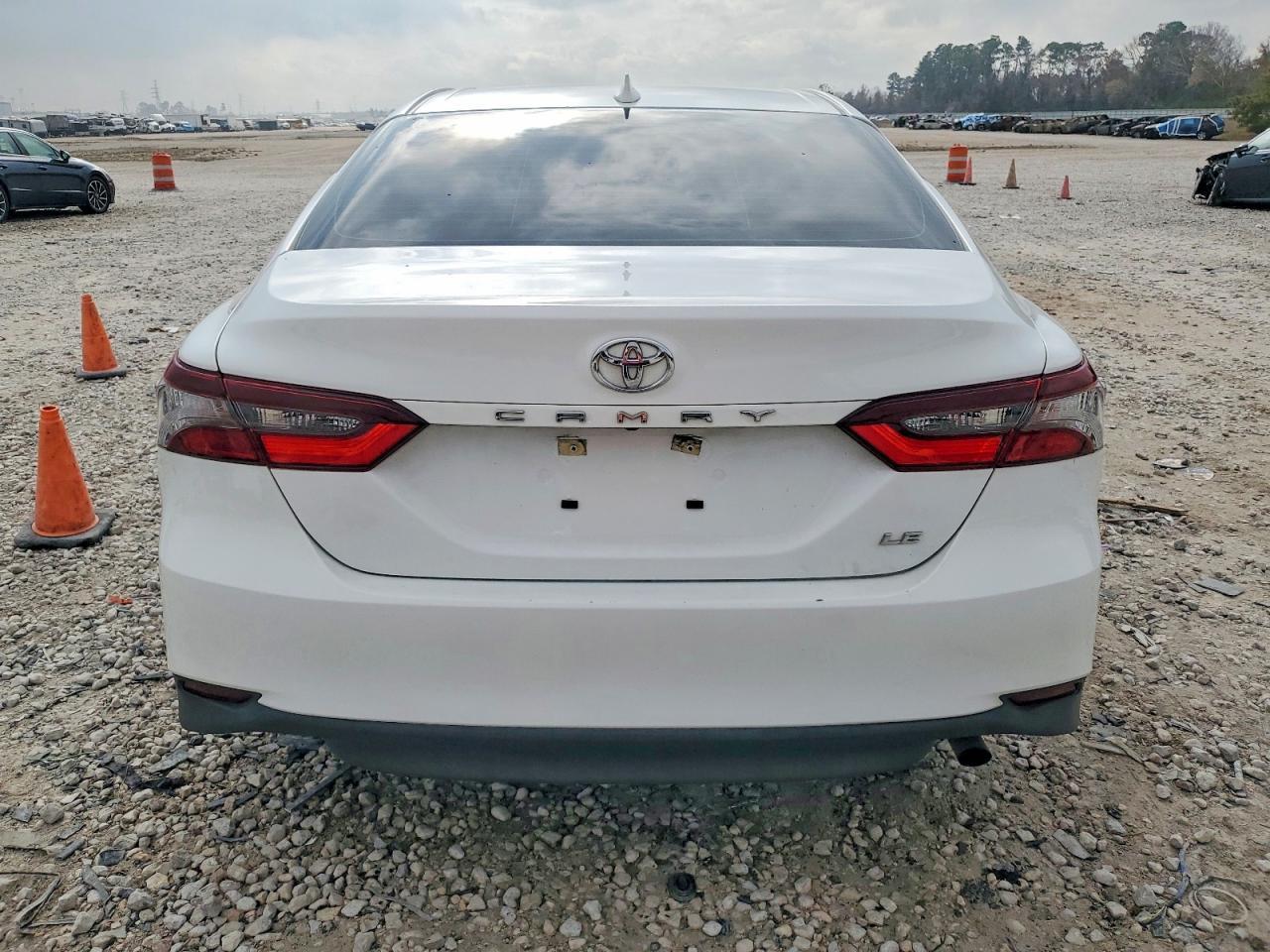 2023 Toyota Camry Le - Фото 6