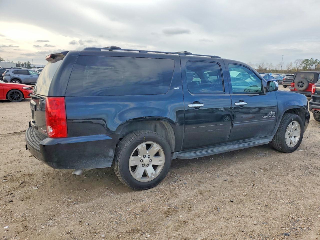 2014 GMC Yukon Xl C1500 Slt - Image 3