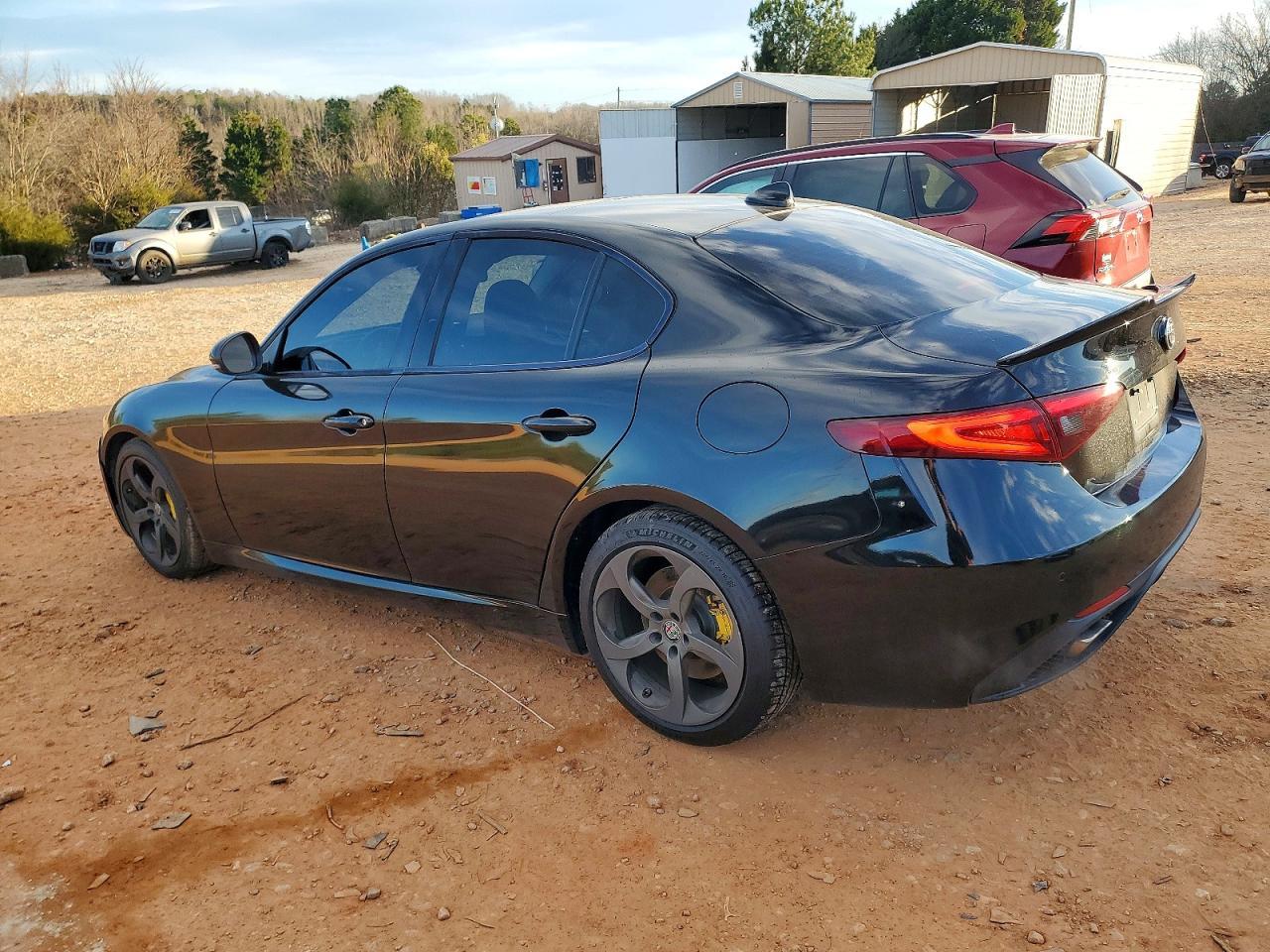 2017 Alfa Romeo Giulia - Фото 2