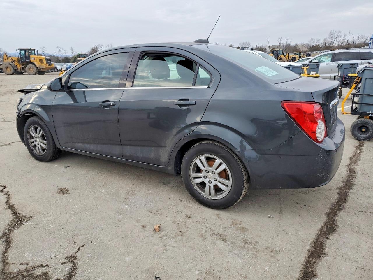2015 Chevrolet Sonic Lt - Фото 2