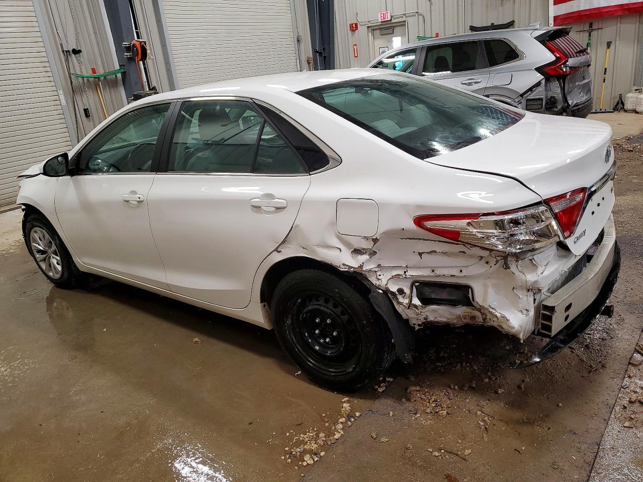2017 Toyota Camry Le - Фото 2