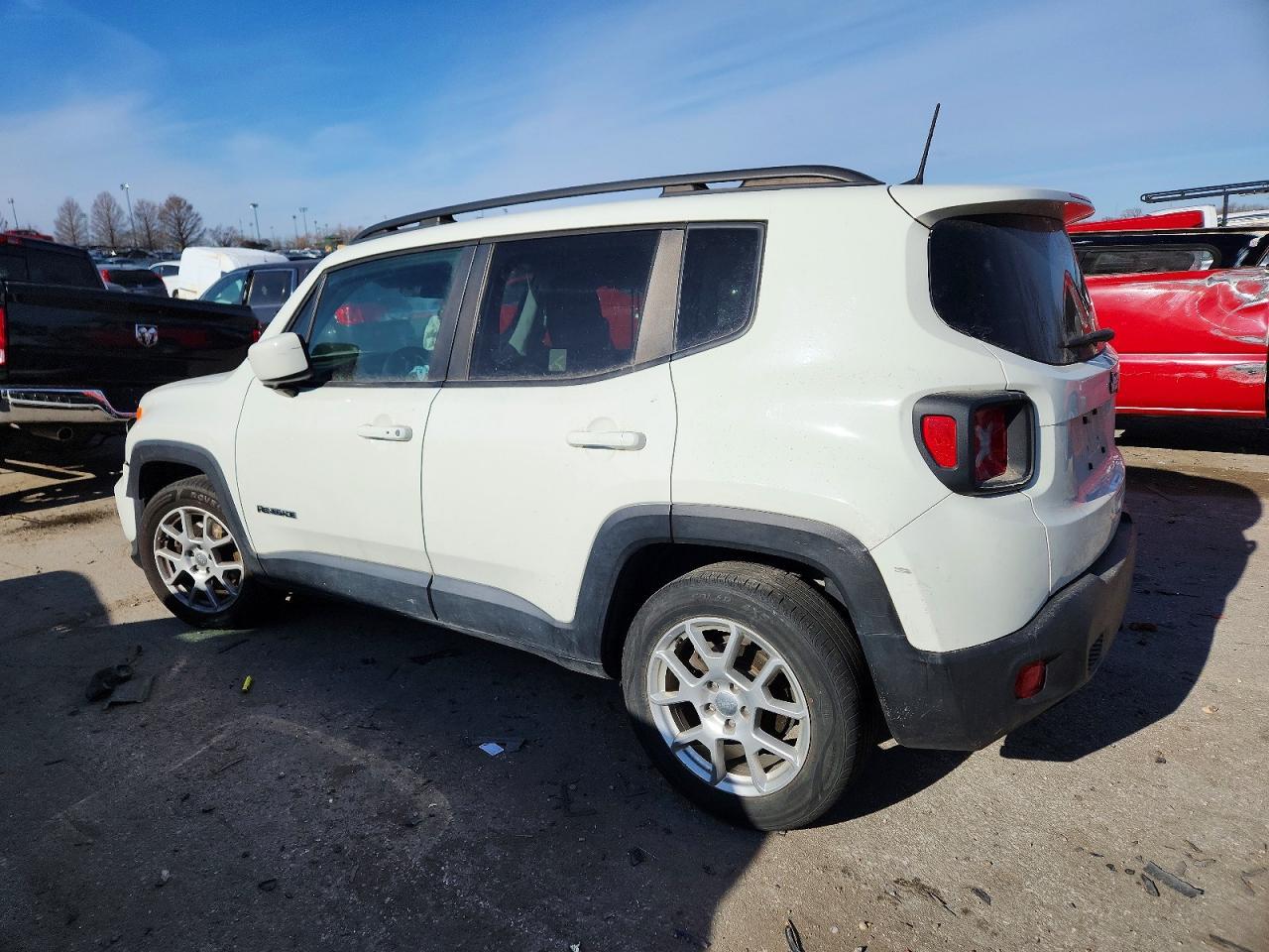 2019 Jeep Renegade Latitude - Image 2