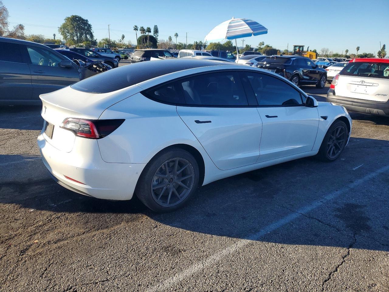 2022 Tesla Model 3 - Image 3