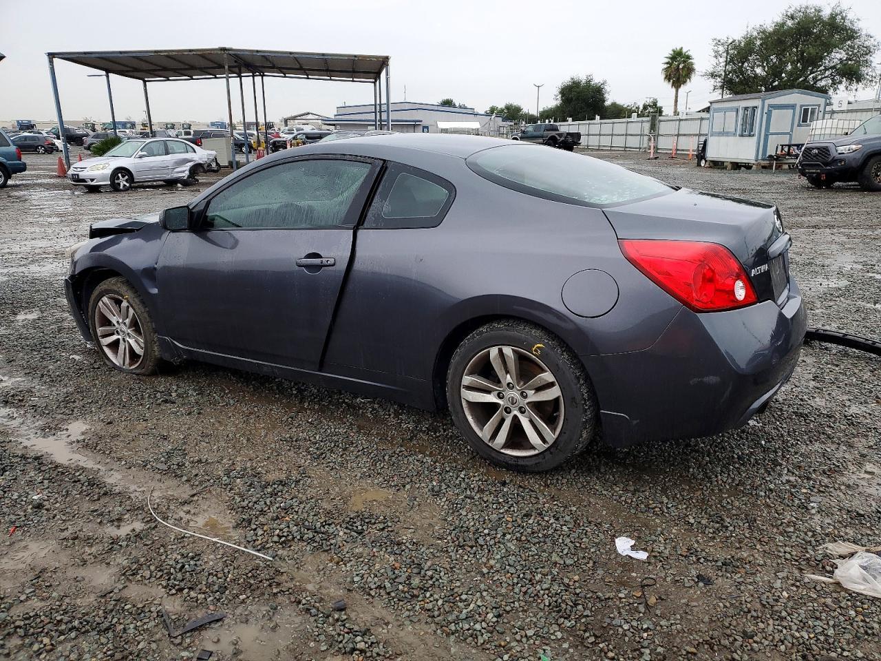 2011 Nissan Altima S - Image 2