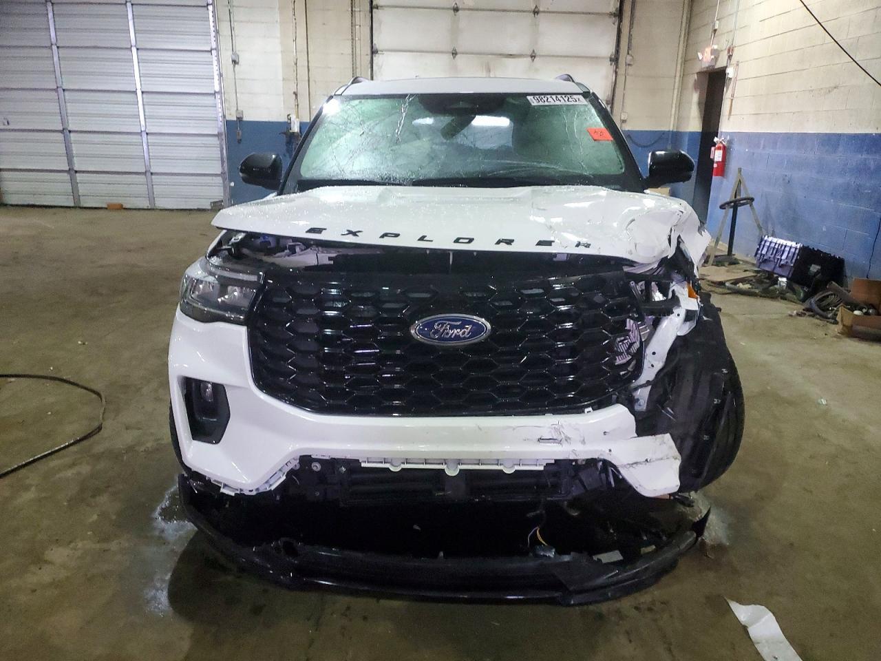 2025 Ford Explorer St-Line - Фото 5