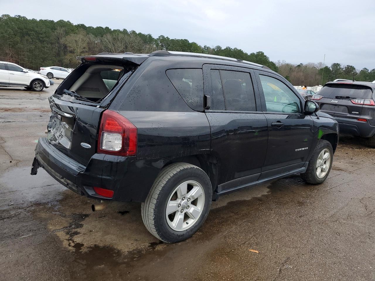 2017 Jeep Compass Latitude - Image 3