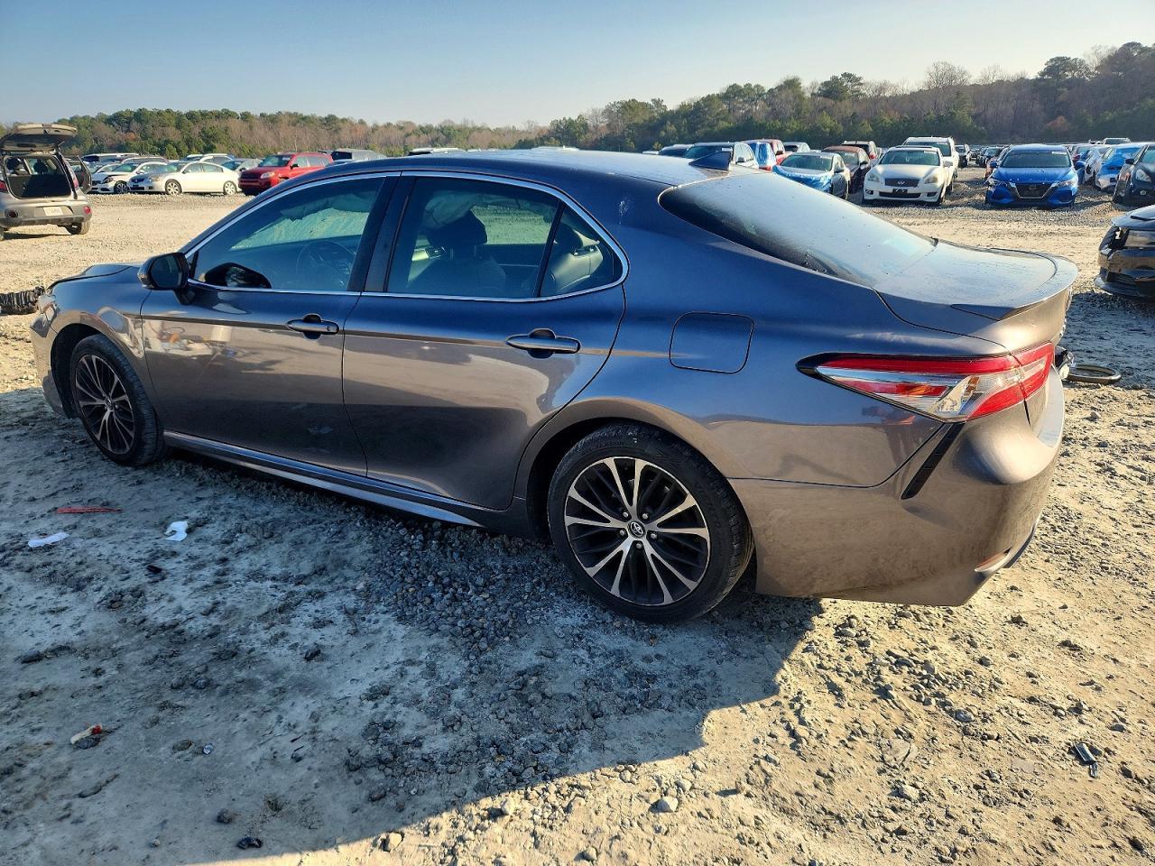 2019 Toyota Camry L - Фото 2