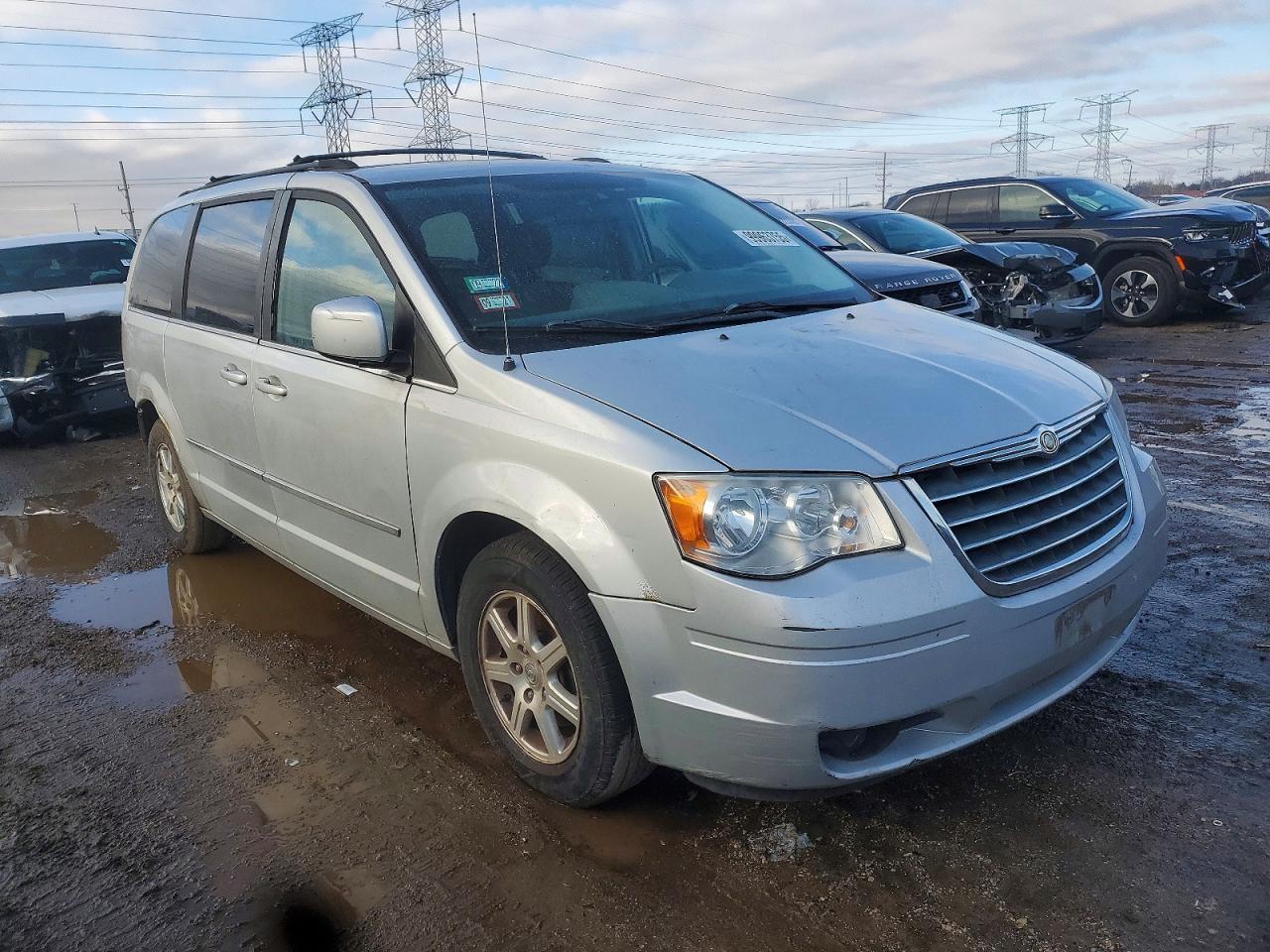 2009 Chrysler Town & Country Touring - Image 4