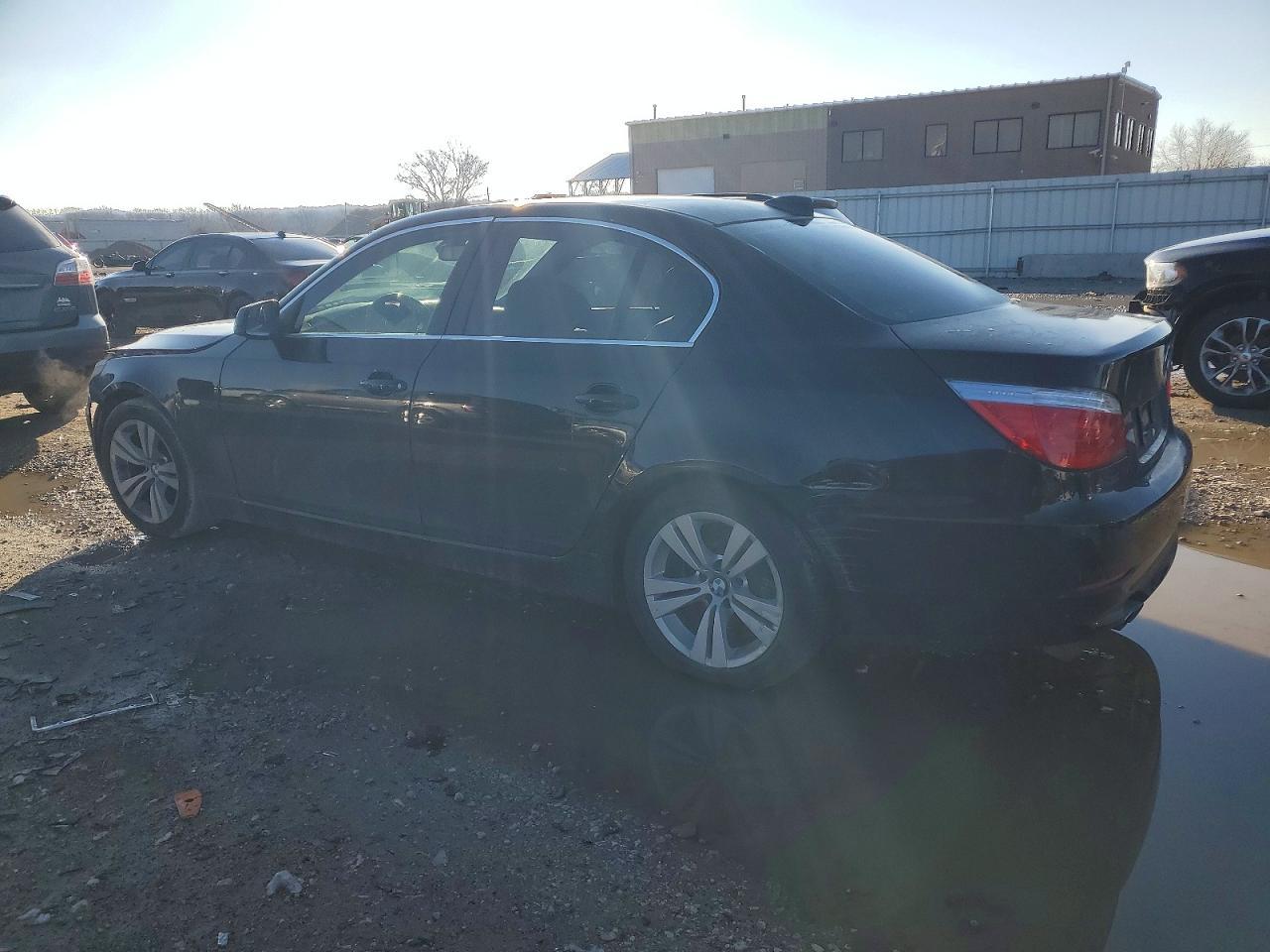 2010 BMW 528 I - Фото 2