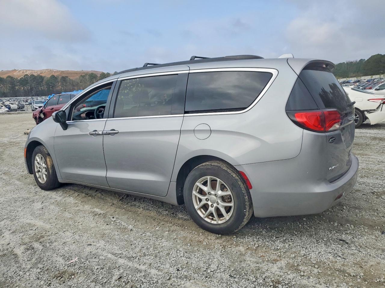 2020 Chrysler Voyager Lxi - Фото 2