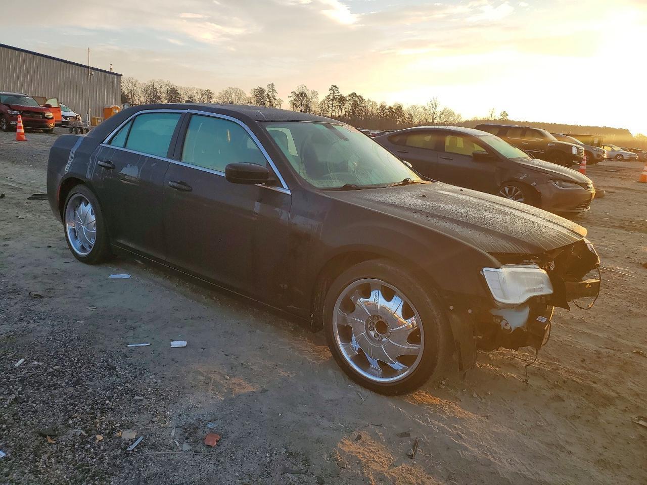 2016 Chrysler 300 Limited - Фото 4