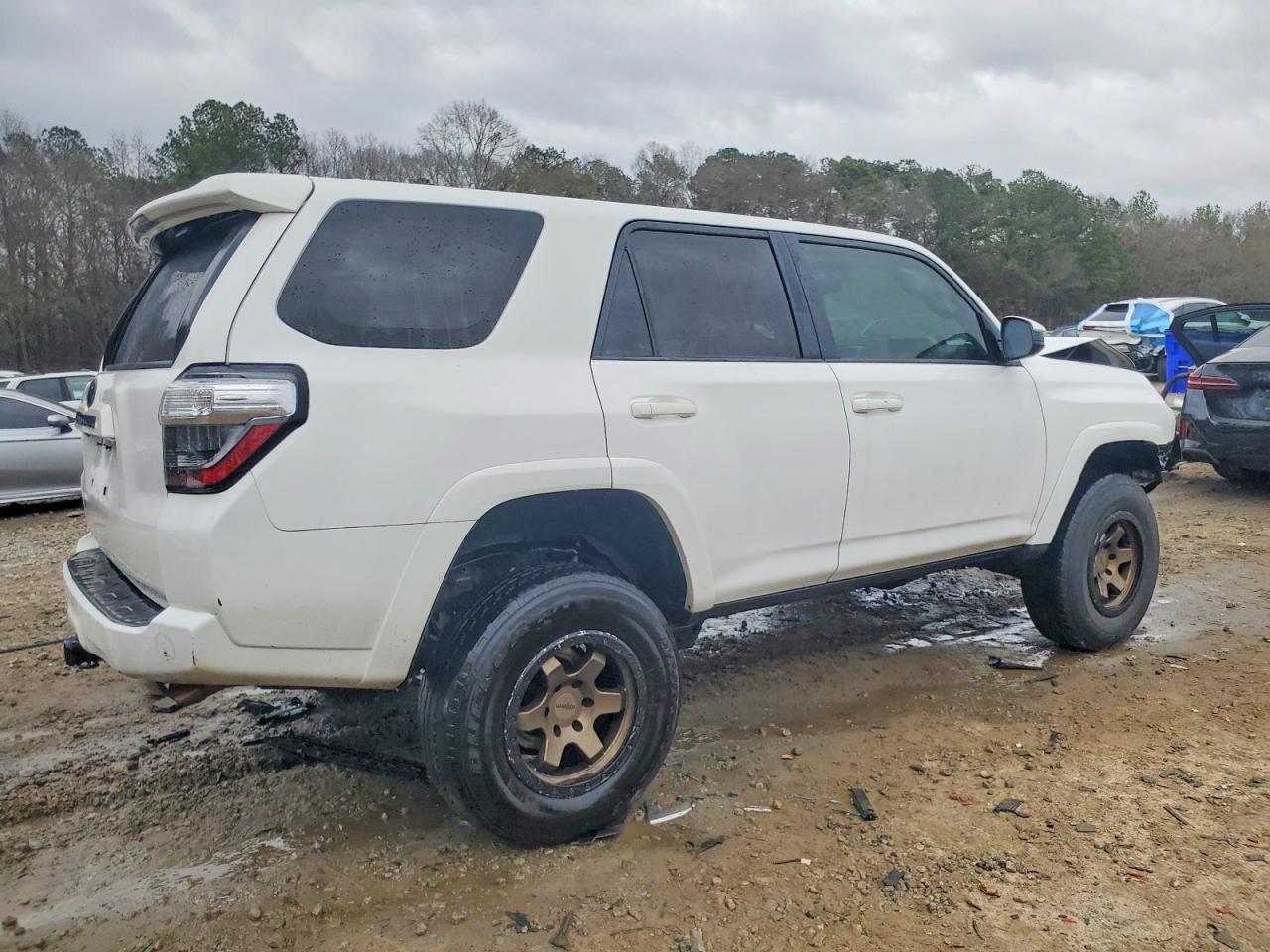2015 Toyota 4Runner Sr5 - Image 3