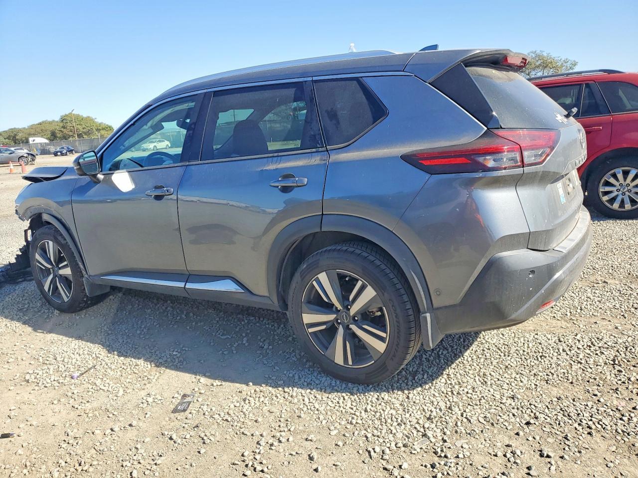 2023 Nissan Rogue Sl - Image 2