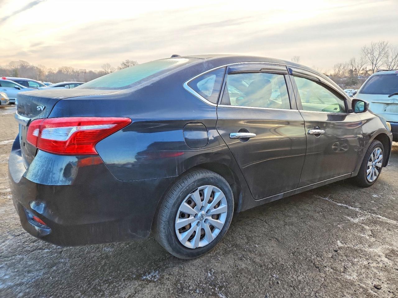 2017 Nissan Sentra S - Фото 3