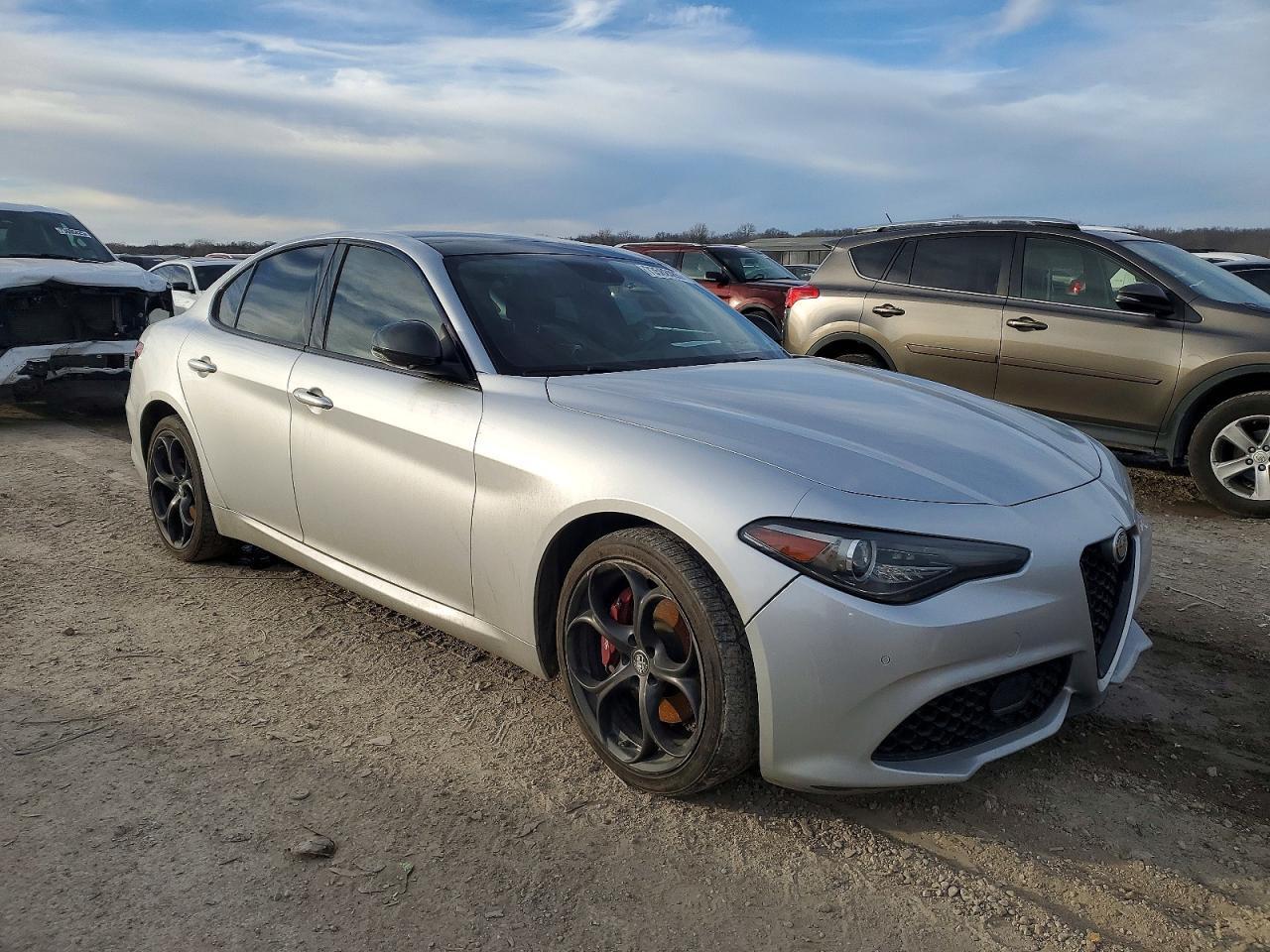 2019 Alfa Romeo Giulia - Фото 4