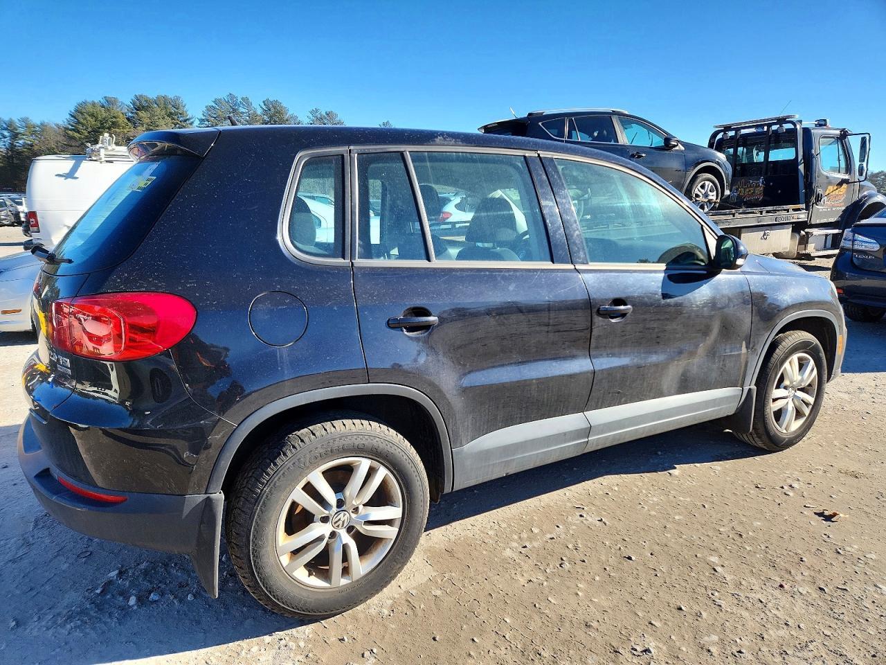 2014 Volkswagen Tiguan S - Image 3