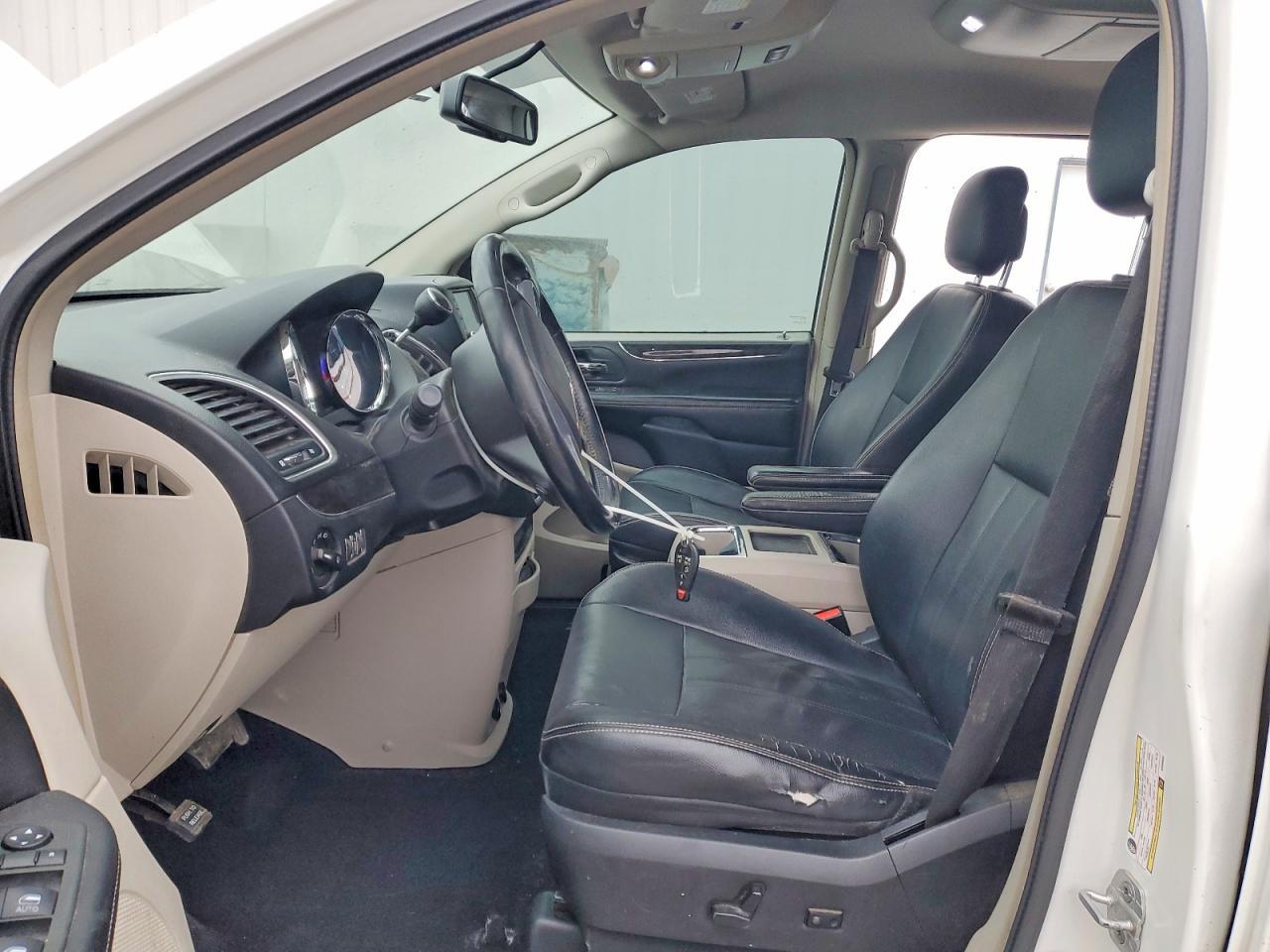 2012 Chrysler Town & Country - Image 7