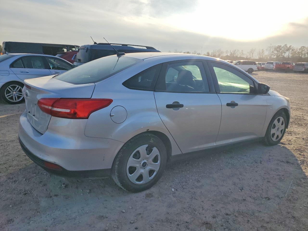 2017 Ford Focus S - Фото 3