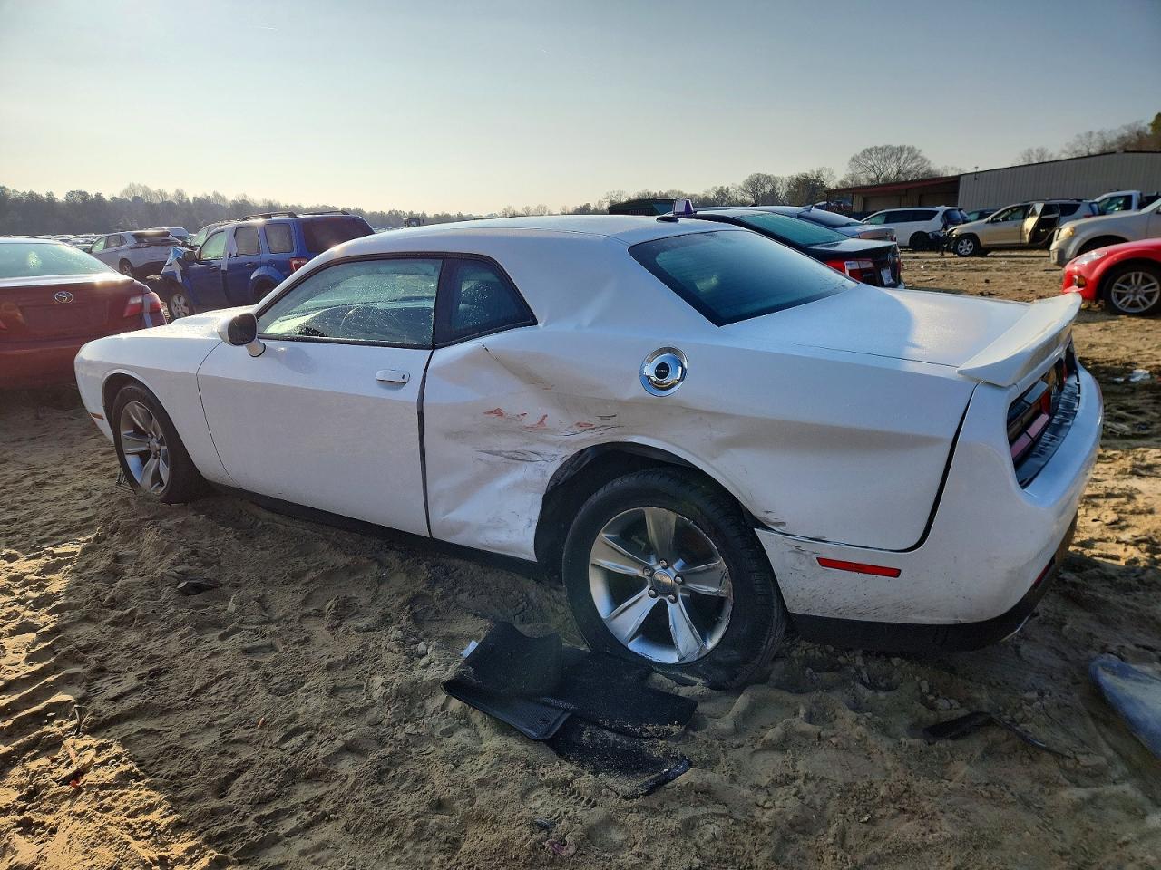 2022 Dodge Challenger Sxt - Фото 2