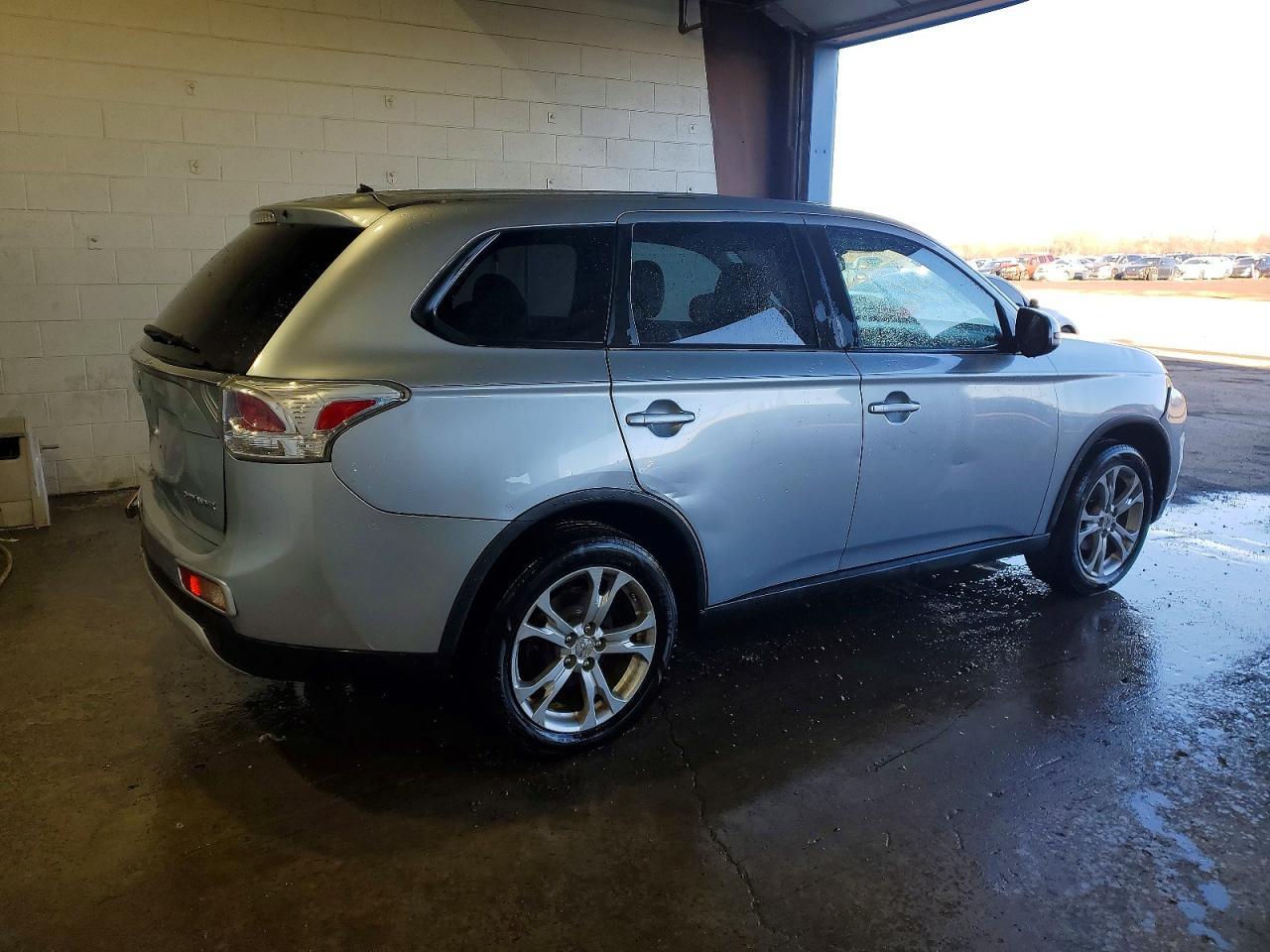 2015 Mitsubishi Outlander Se - Фото 3