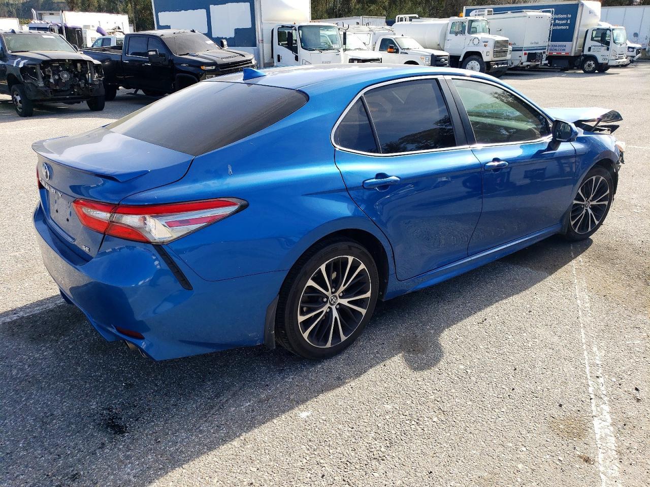 2019 Toyota Camry L - Фото 3