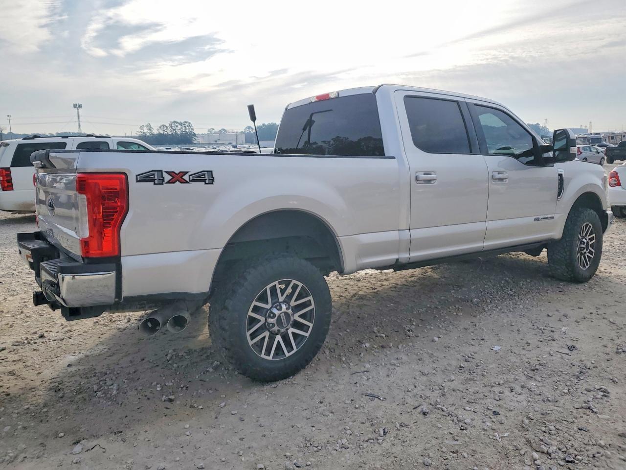 2019 Ford F250 Super Duty - Фото 3