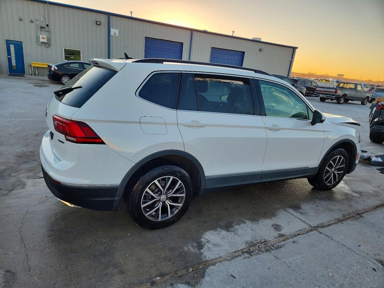 2020 Volkswagen Tiguan Se - Фото 3