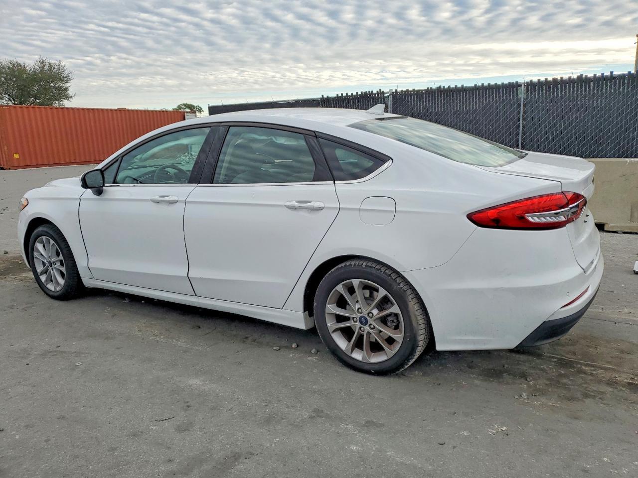 2020 Ford Fusion Se - Image 2