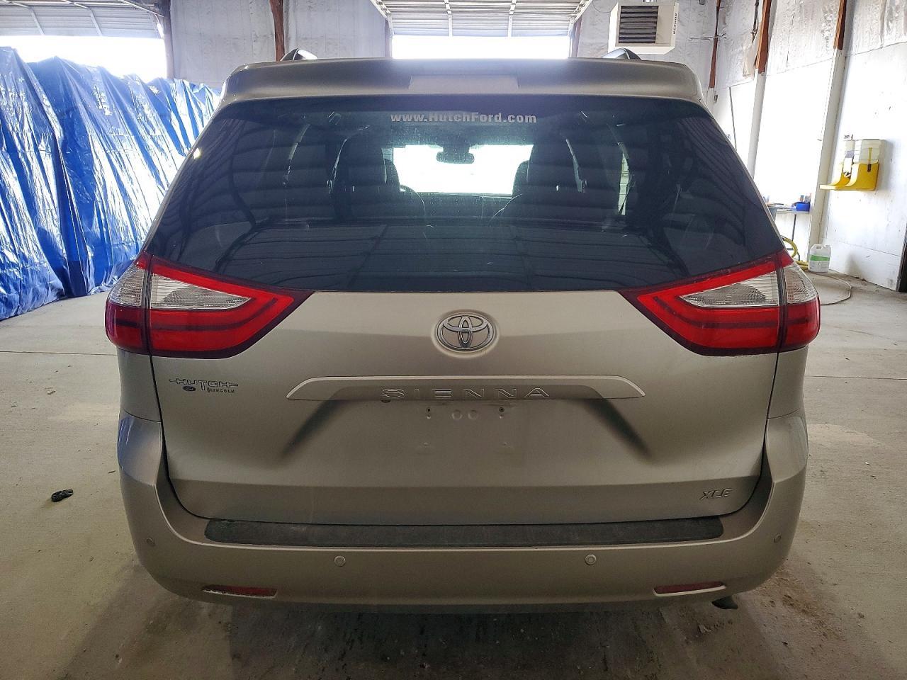 2015 Toyota Sienna Xle - Image 6