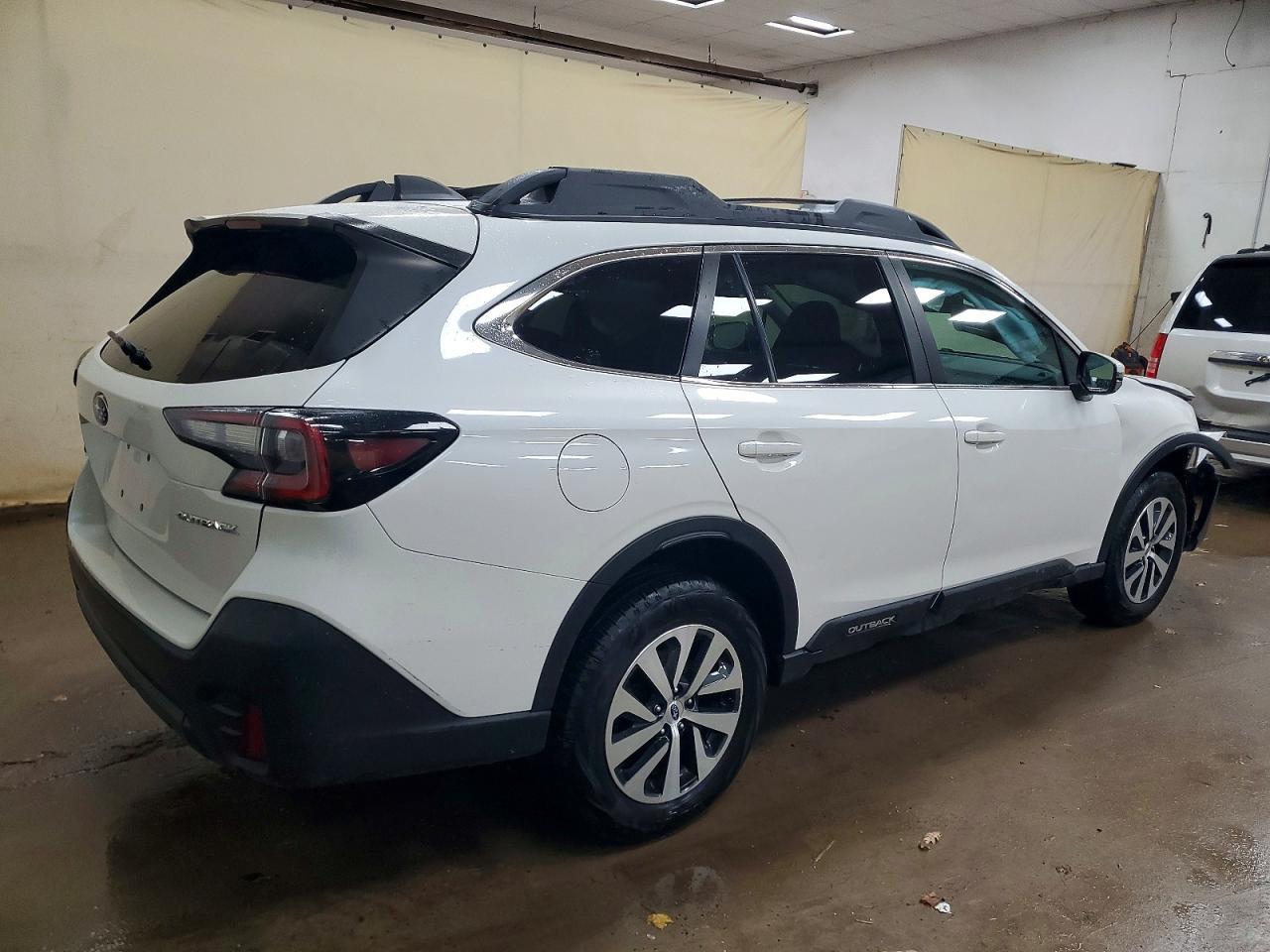 2022 Subaru Outback Premium - Фото 3