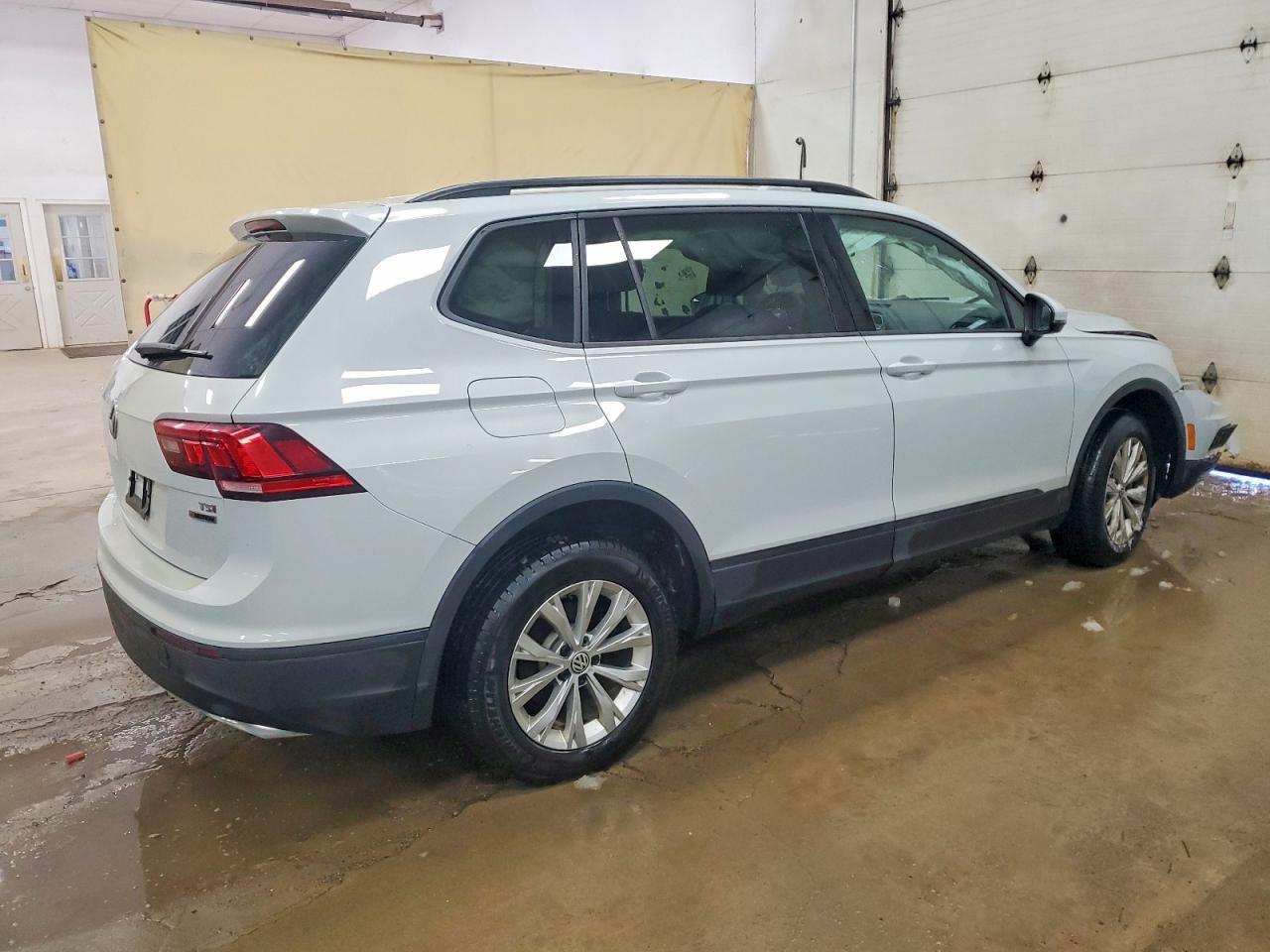 2018 Volkswagen Tiguan S - Фото 3