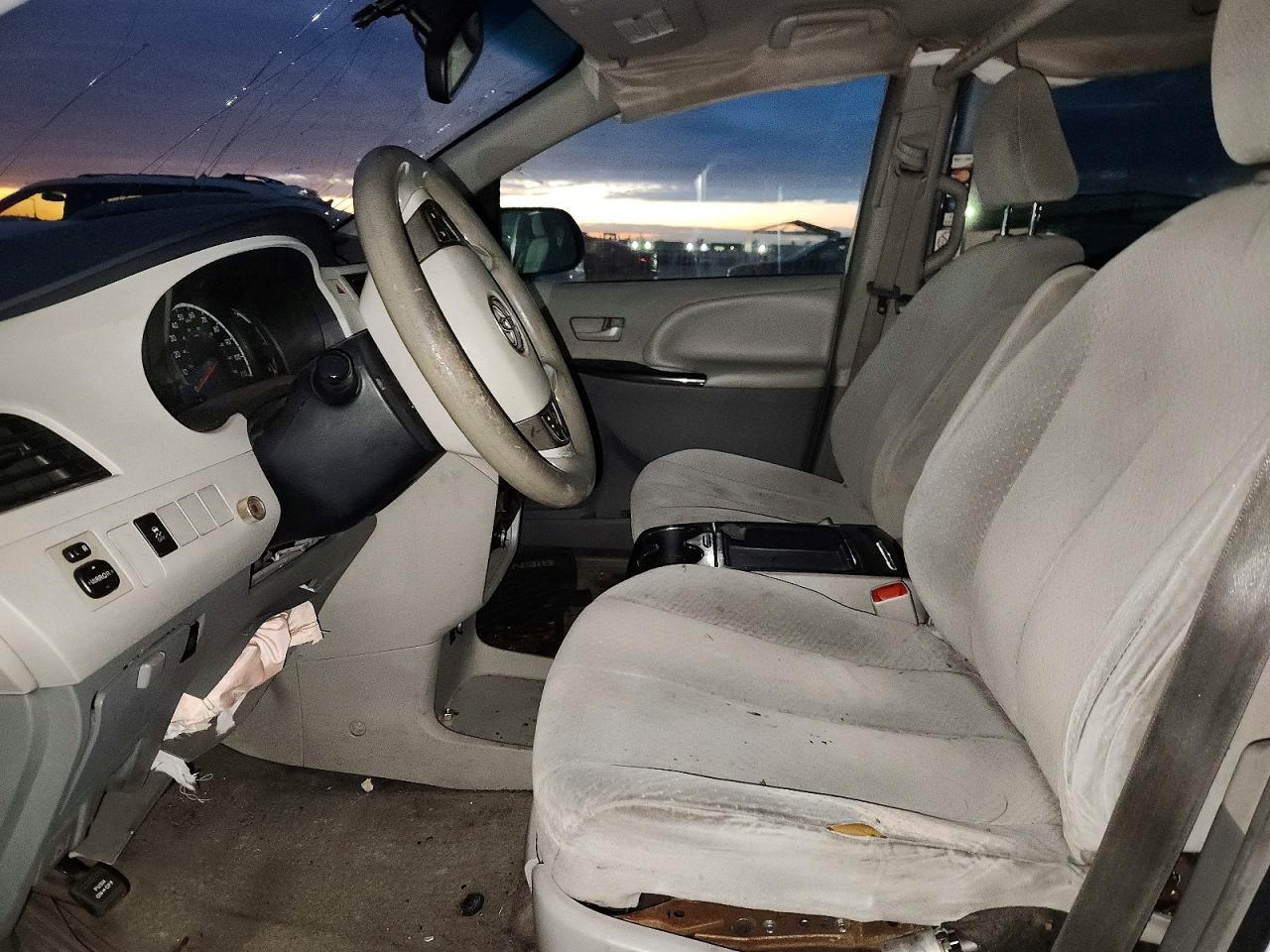 2013 Toyota Sienna Le - Фото 7