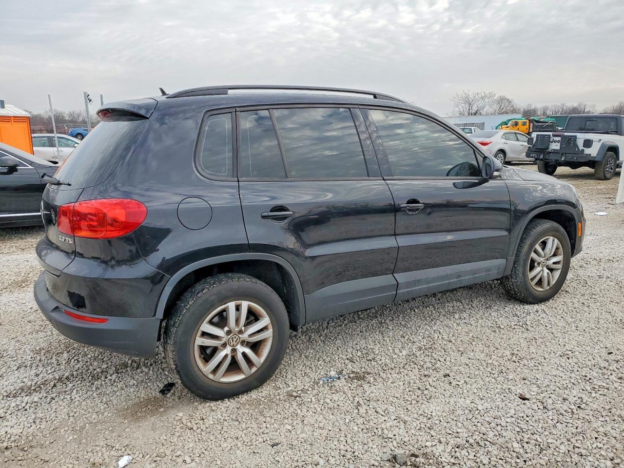 2016 Volkswagen Tiguan S - Фото 3