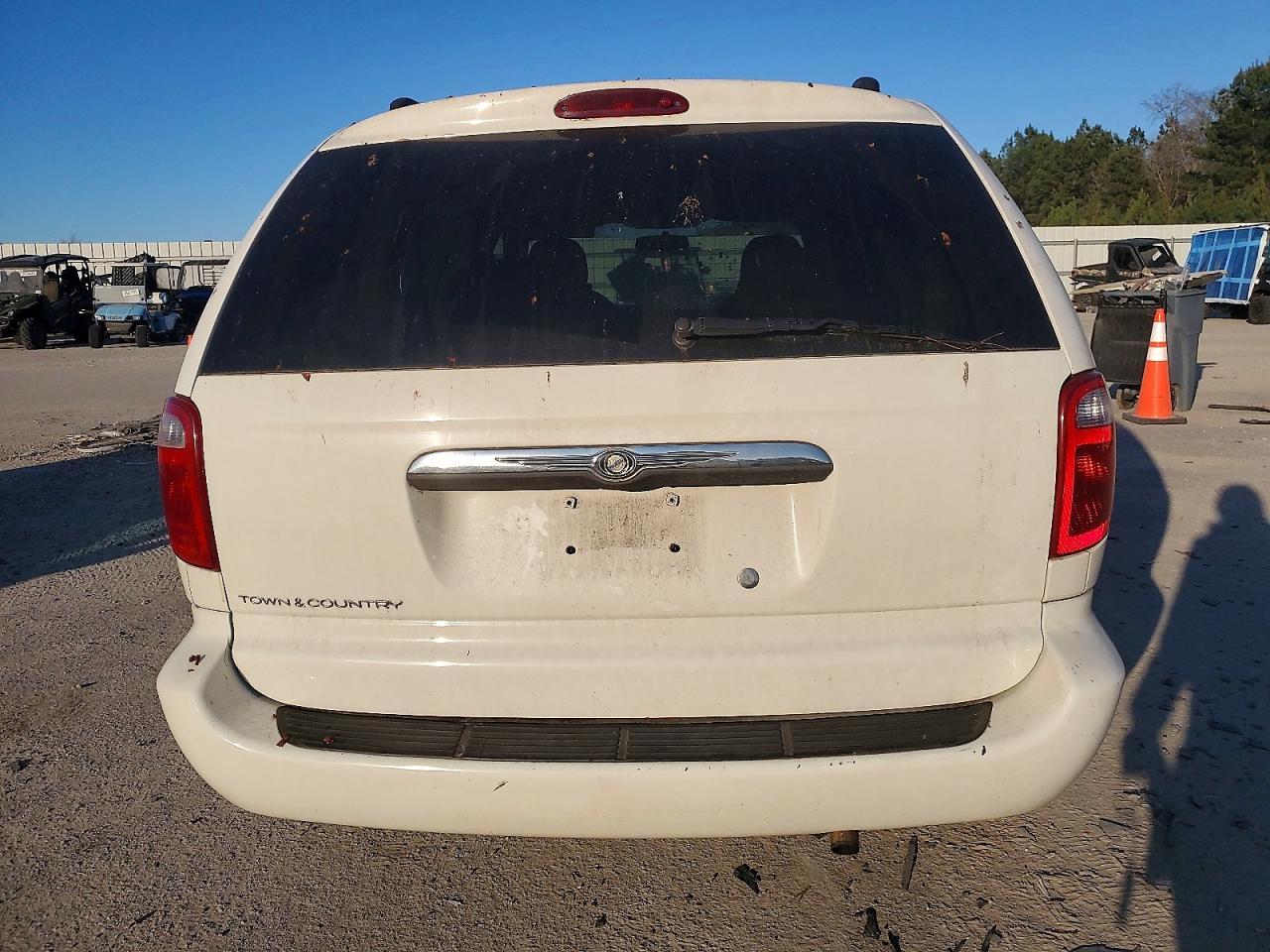 2005 Chrysler Town & Country - Image 6