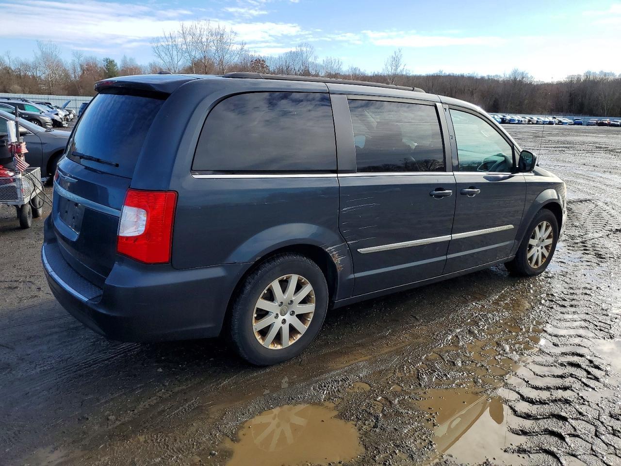 2014 Chrysler Town & Country Touring - Фото 3