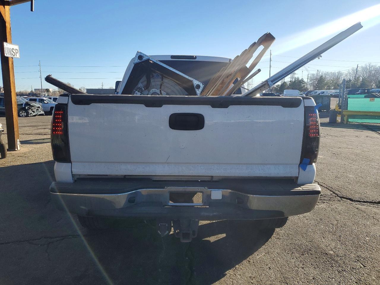 2004 GMC Sierra - Image 6