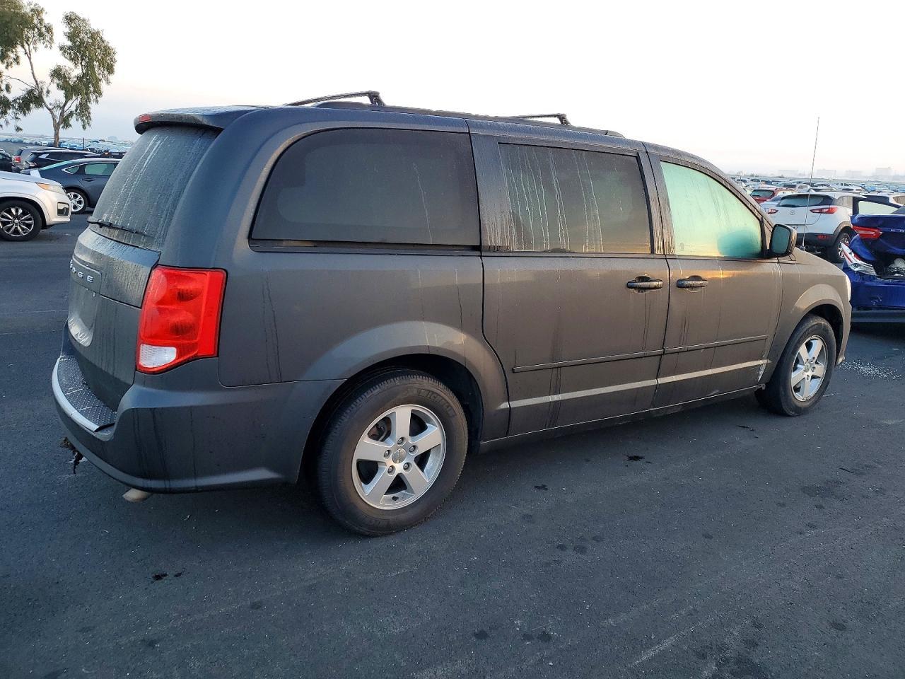 2014 Dodge Grand Caravan Sxt - Image 3