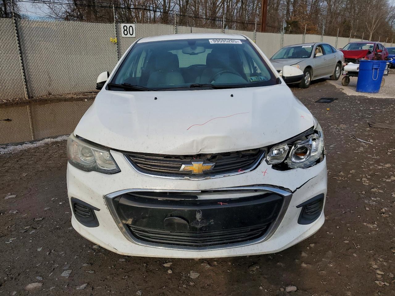 2017 Chev Sonic - Фото 5