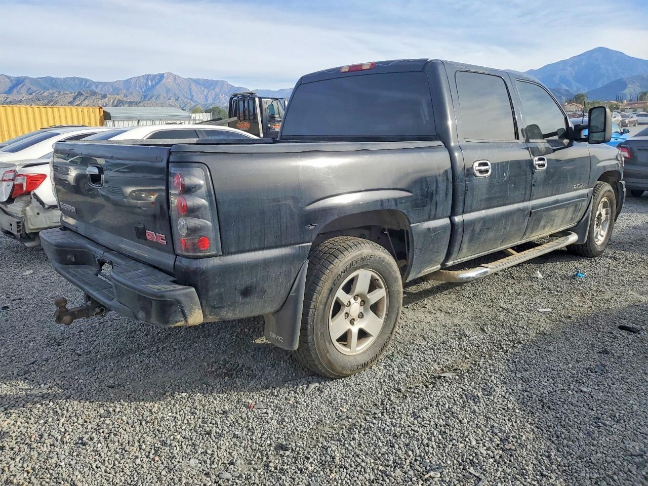2006 GMC Sierra K1500 Denali - Image 3