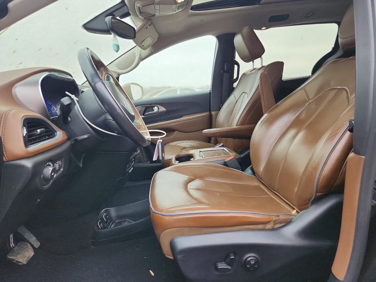 2018 Chrysler Pacifica Hybrid Limited - Image 7
