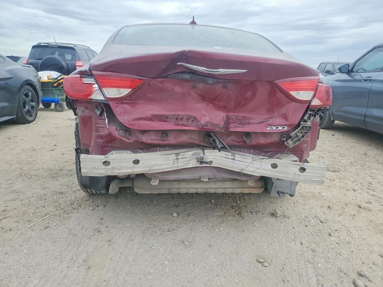 2016 Chrysler 200 Limited - Image 6