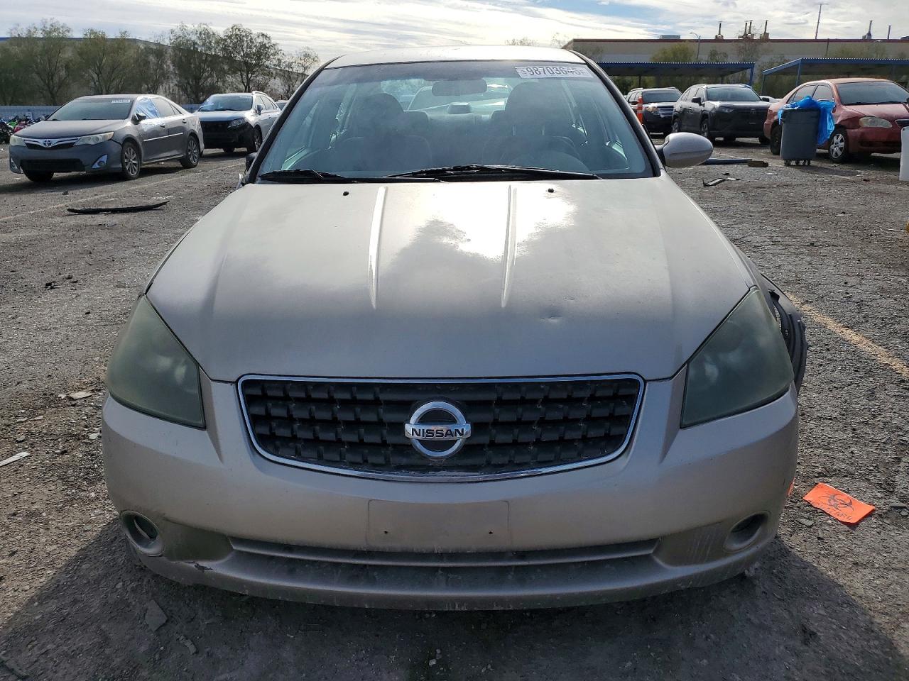 2006 Niss Altima S - Image 5