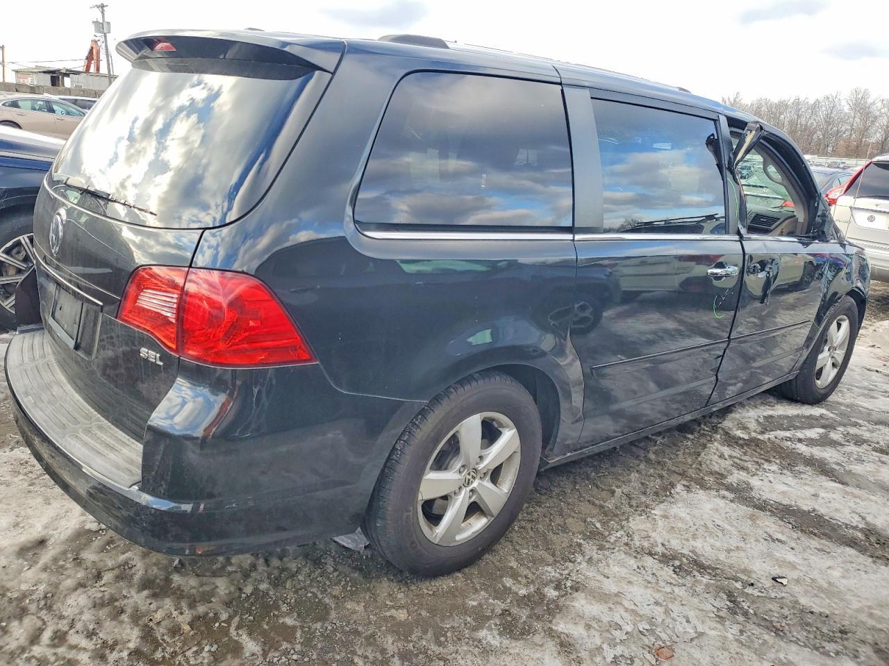 2012 Volkswagen Routan Sel Premium - Фото 3