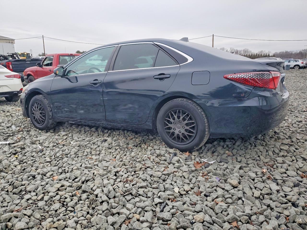 2015 Toyota Camry Le - Фото 2