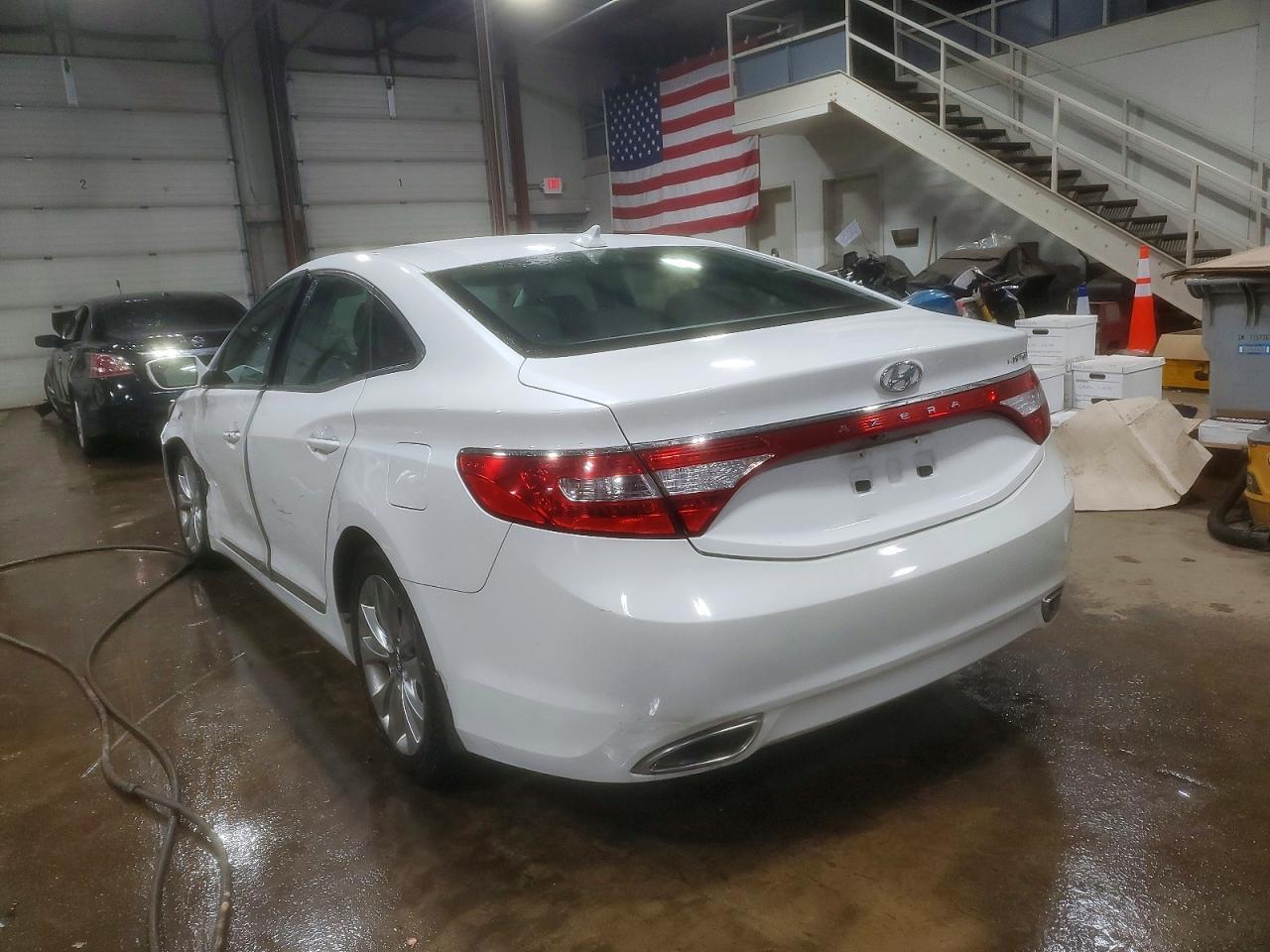 2014 Hyundai Azera Limited - Image 2