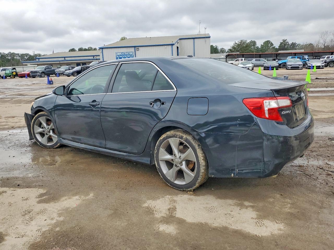 2013 Toyota Camry Se - Image 2