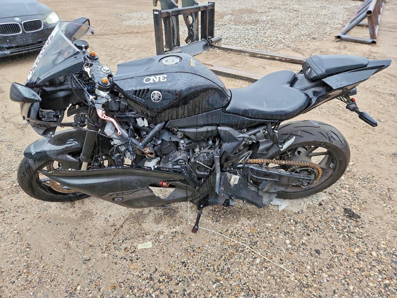 2025 Yamaha Yzfr7 - Image 3